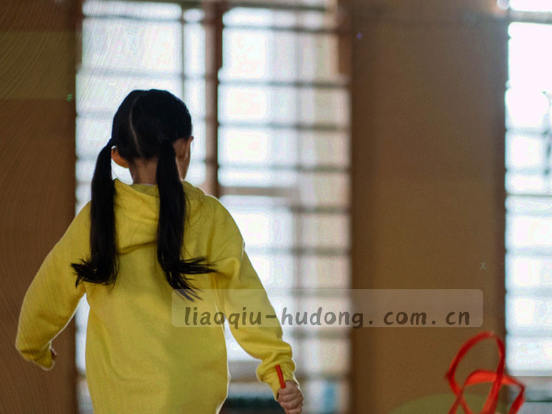 聊球APP赛程日历界面，以周视图展示比赛